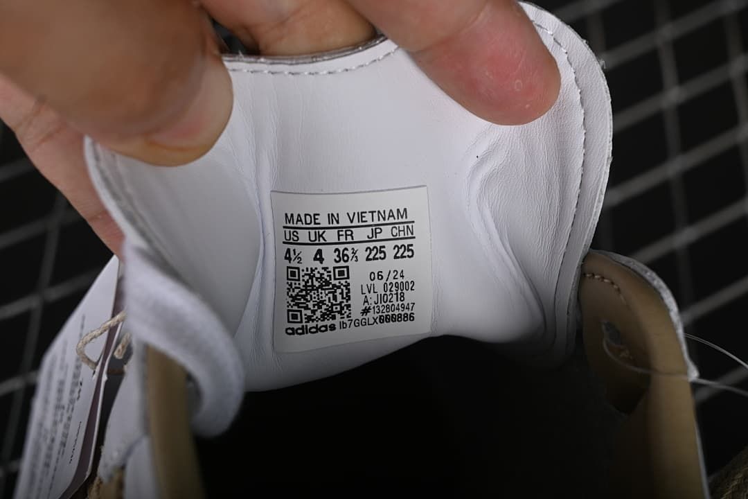 Tongue size label showing US 4.5, UK 4, FR 36 2/3, JP 225 and CHN 225