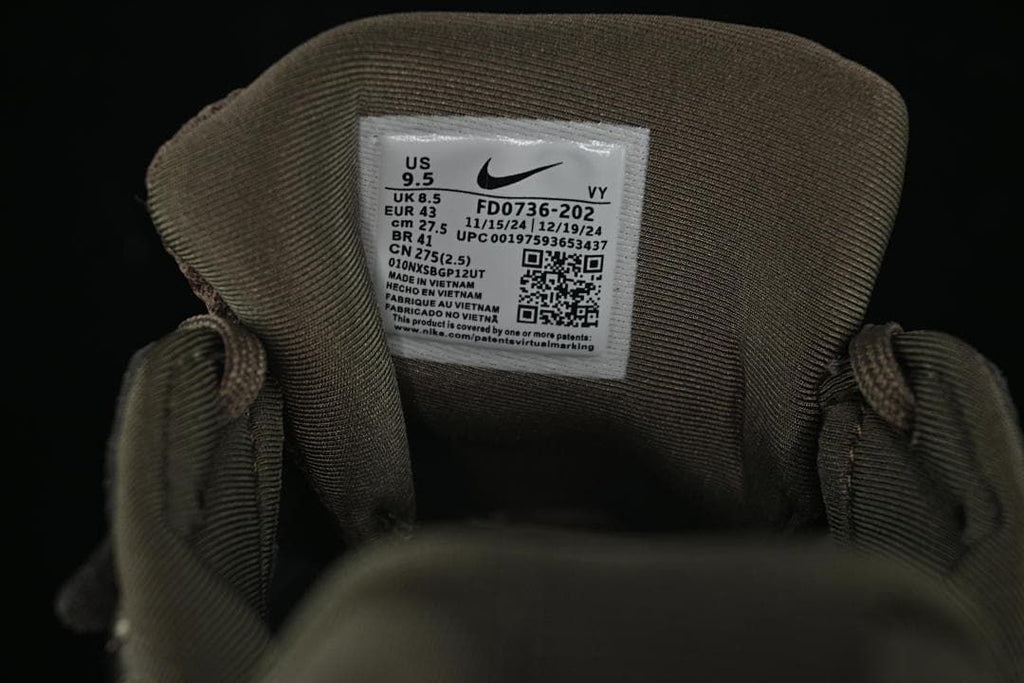 Tongue label showing style code FD0736-202 and sample size markings
