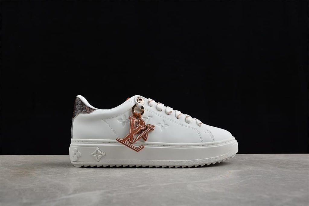 Side view with a hanging brown letter charm