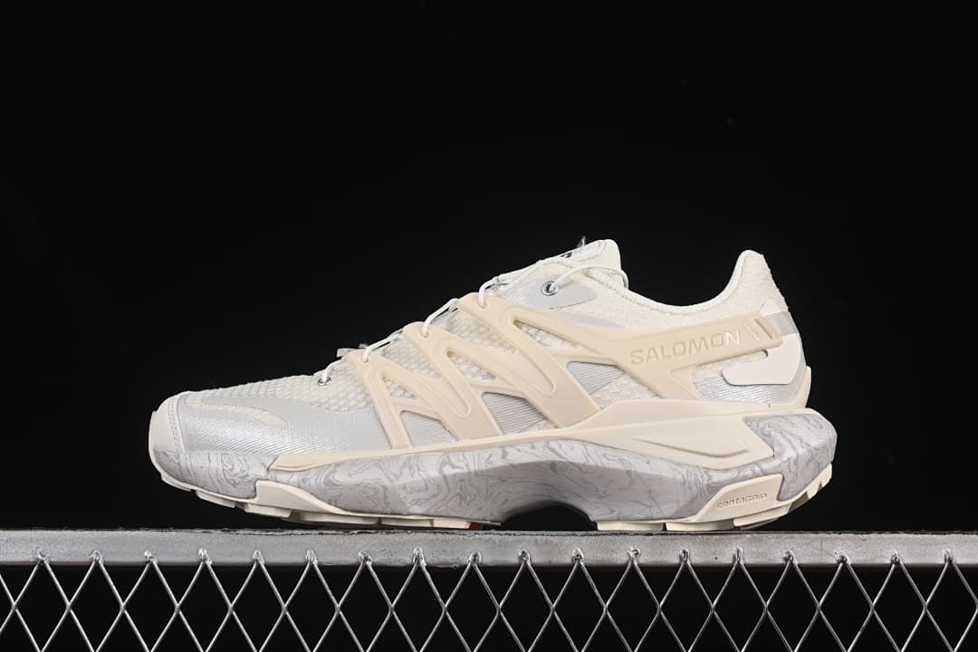 Side view of the pale Salomon XT Pu.re Advanced shoe.