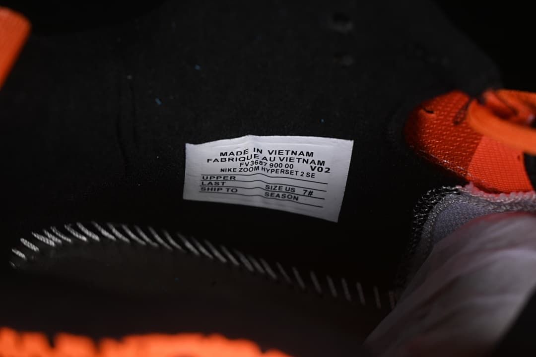 Interior label showing the model and a US size marking.