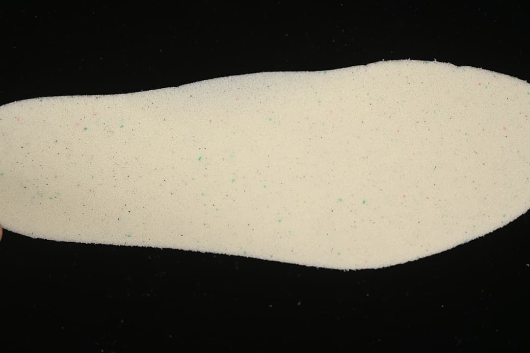 Light-colored shoe insert shown from above