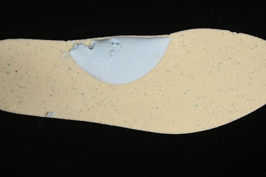 Close-up view of the light-colored insole component