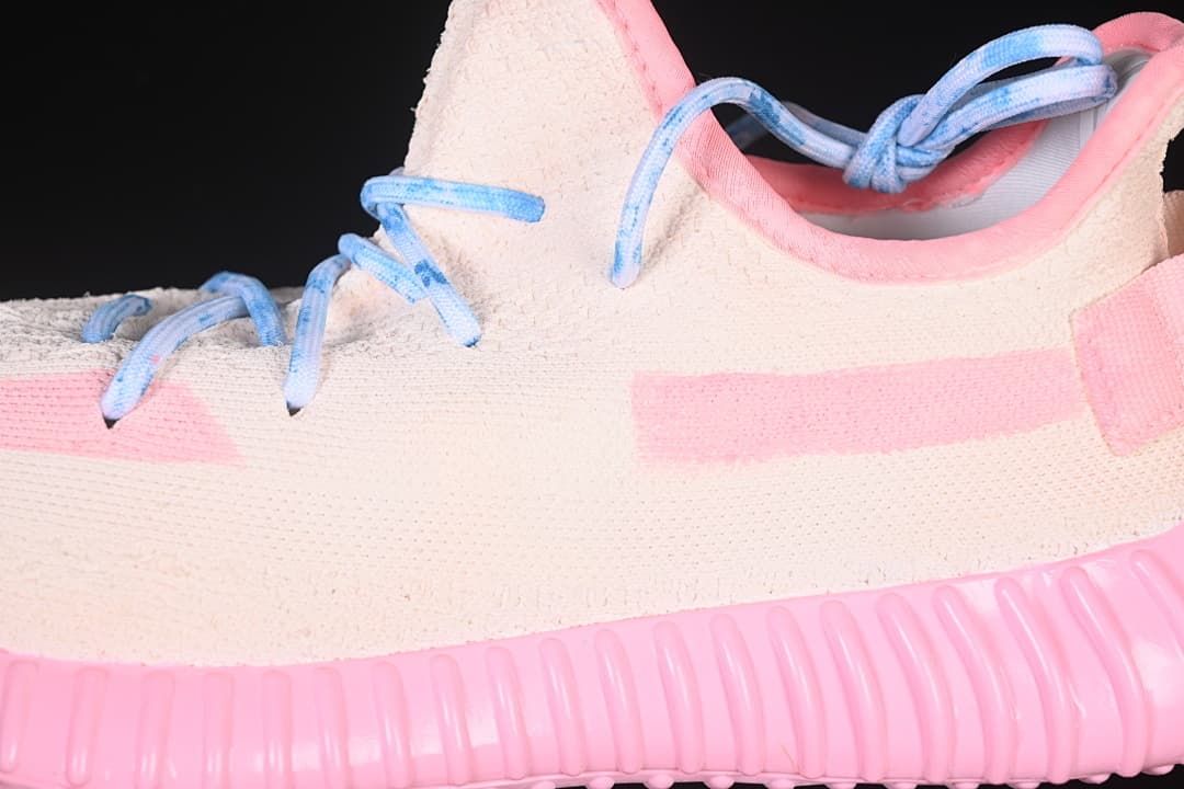 Close-up of the knit-look upper, blue laces and pink side detail.