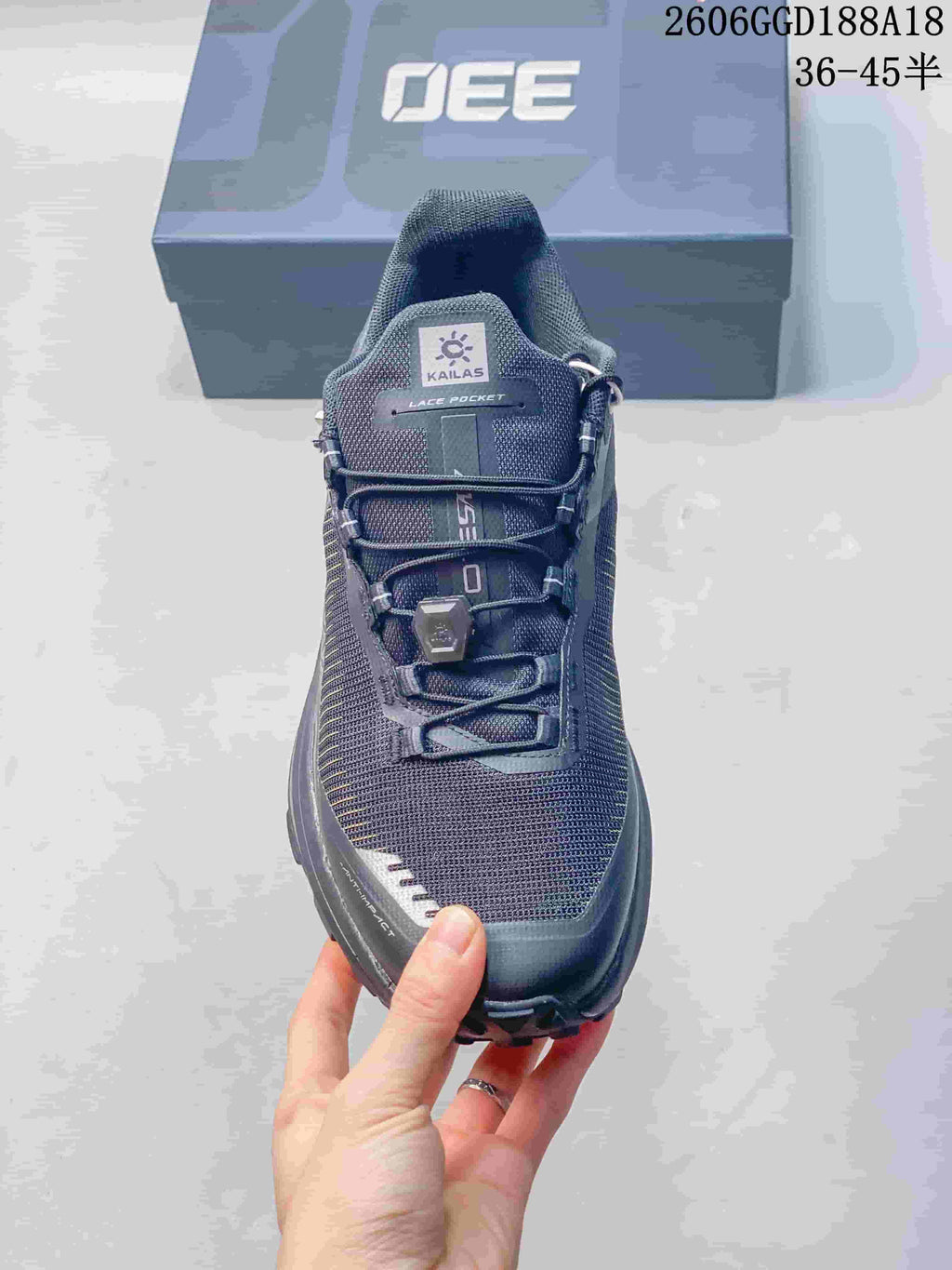Top view showing the shoe tongue, lace pocket and quick-lacing system
