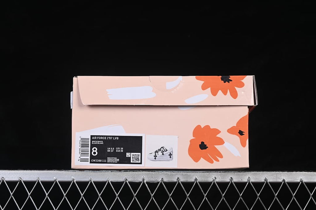 Box label showing the Air Force 1 '07 LV8 name, style code CW2288 111, and EUR 39.