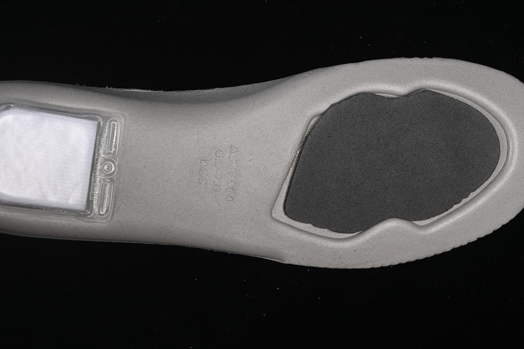 Close-up of the shoe’s light-colored insole underside.