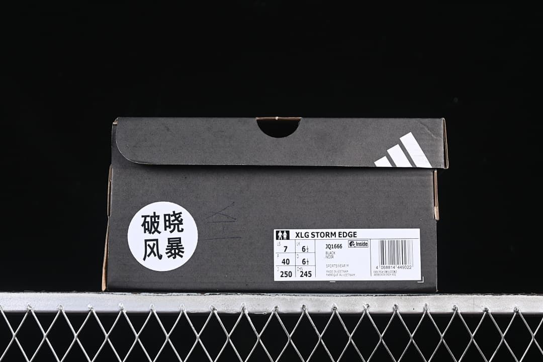 Shoe box label identifying the XLG Storm Edge JQ1666 in black