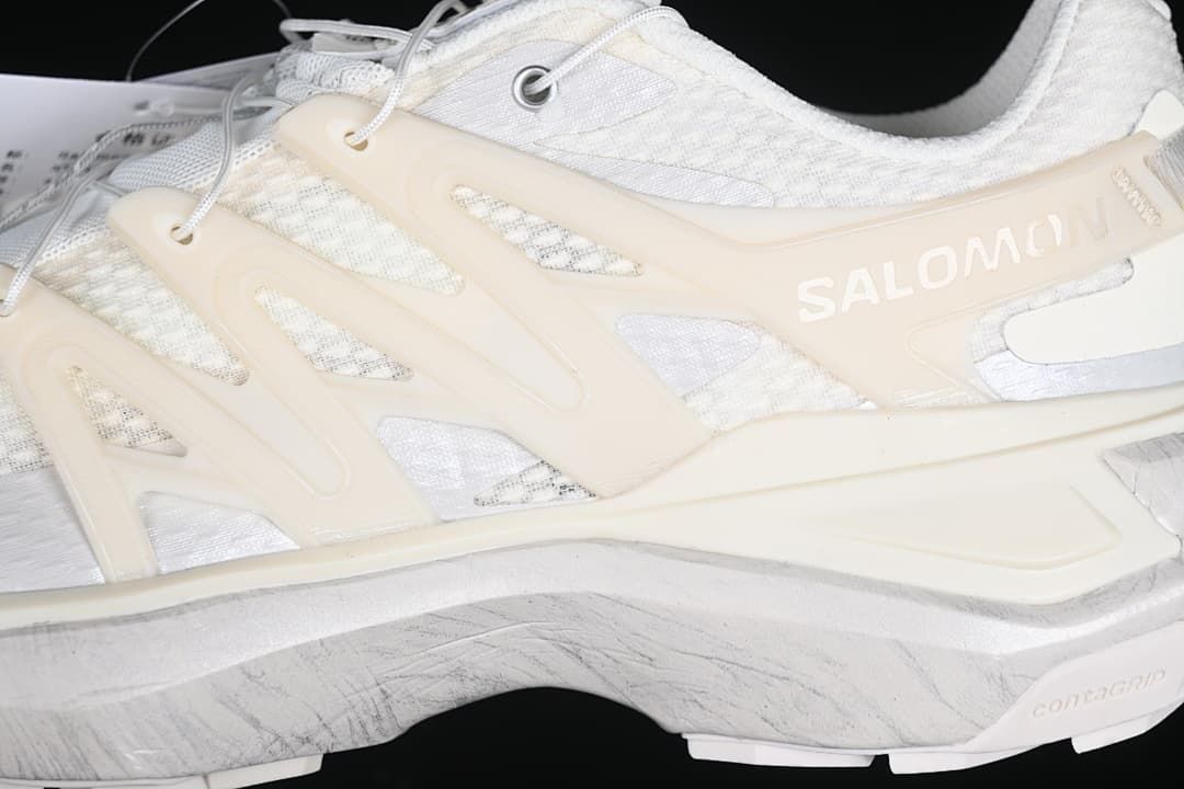 Close-up of the side frame and shoe branding