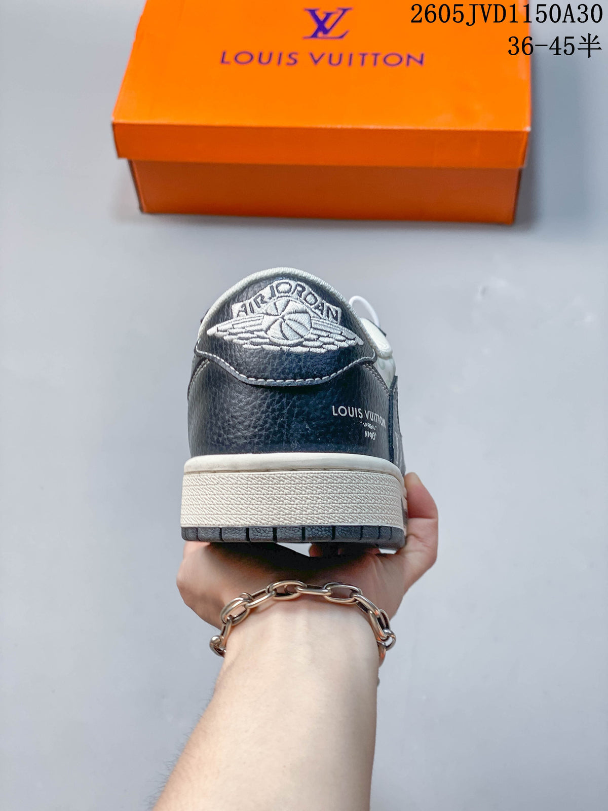 Rear view showing the heel panels and contrasting midsole