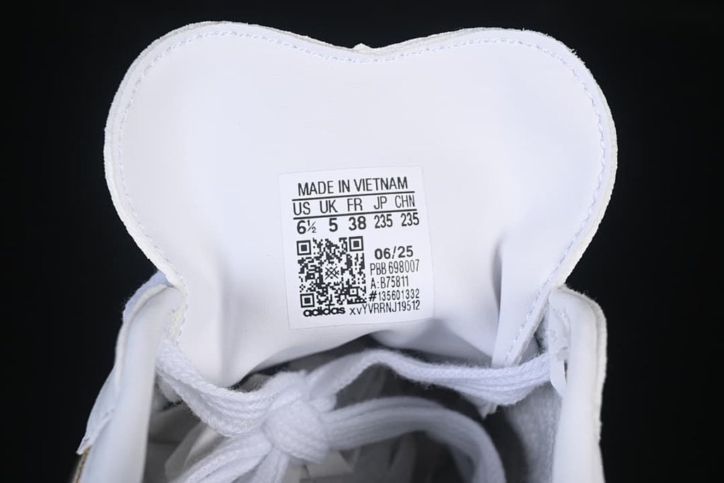 Sneaker tongue label showing sample sizing and model code B75811