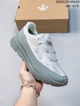 Side view of a white and blue-gray low-top shoe with dial-style fastening; box marking includes 39–45.