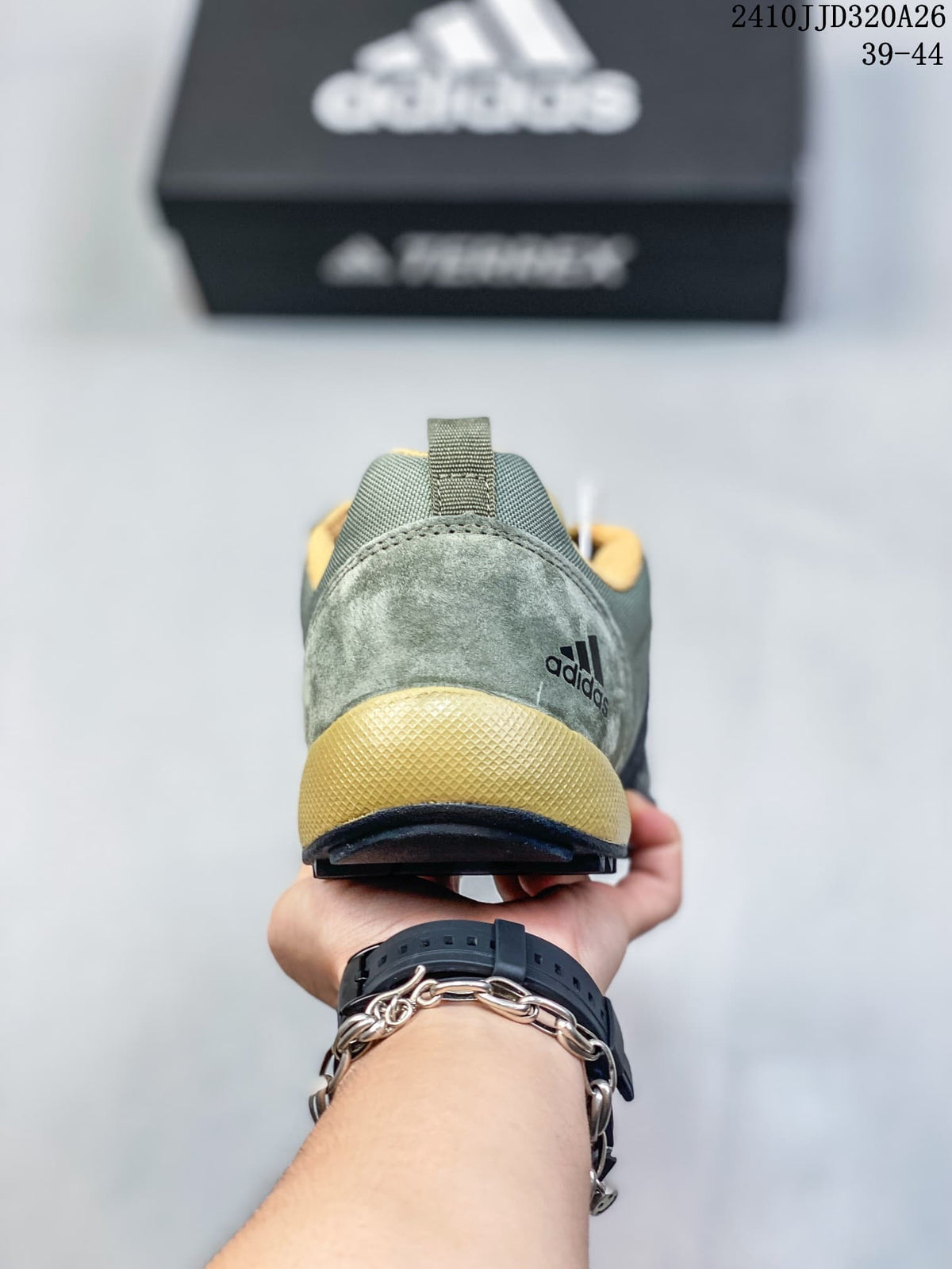 Rear view of the green adidas Daroga shoe with tan heel detail.