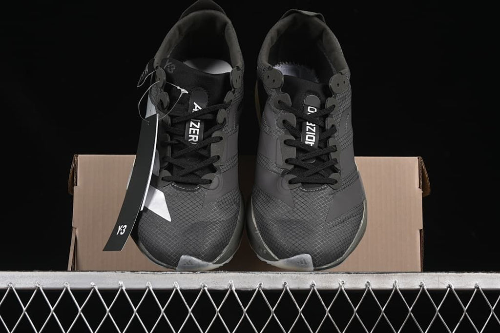 Front view of the pair displayed on the shoe box