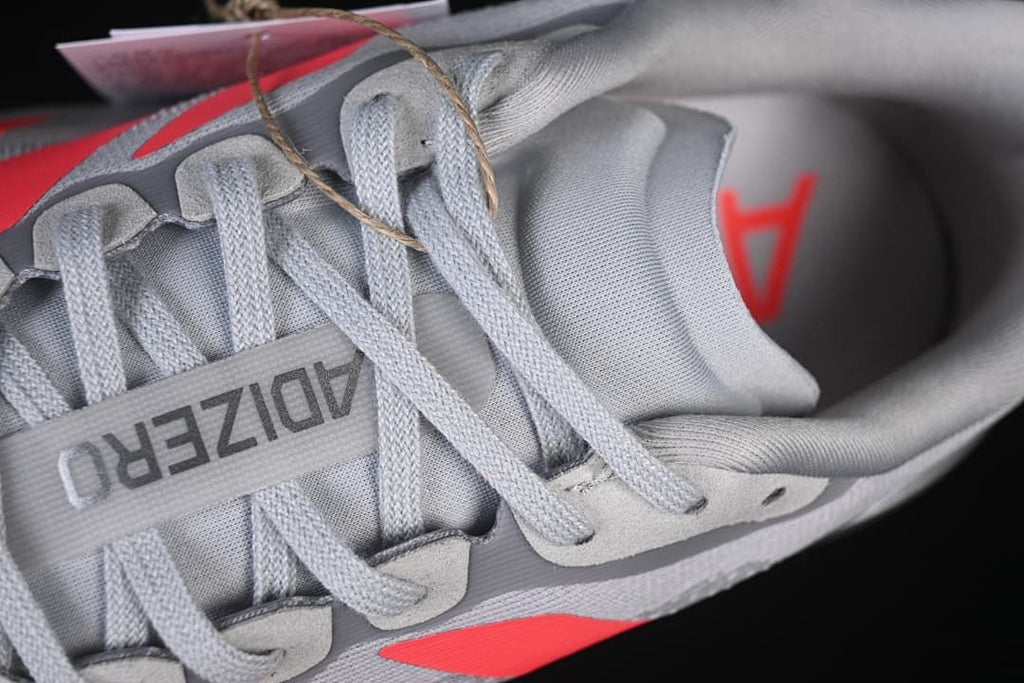 Close-up of the laces, tongue, and padded collar