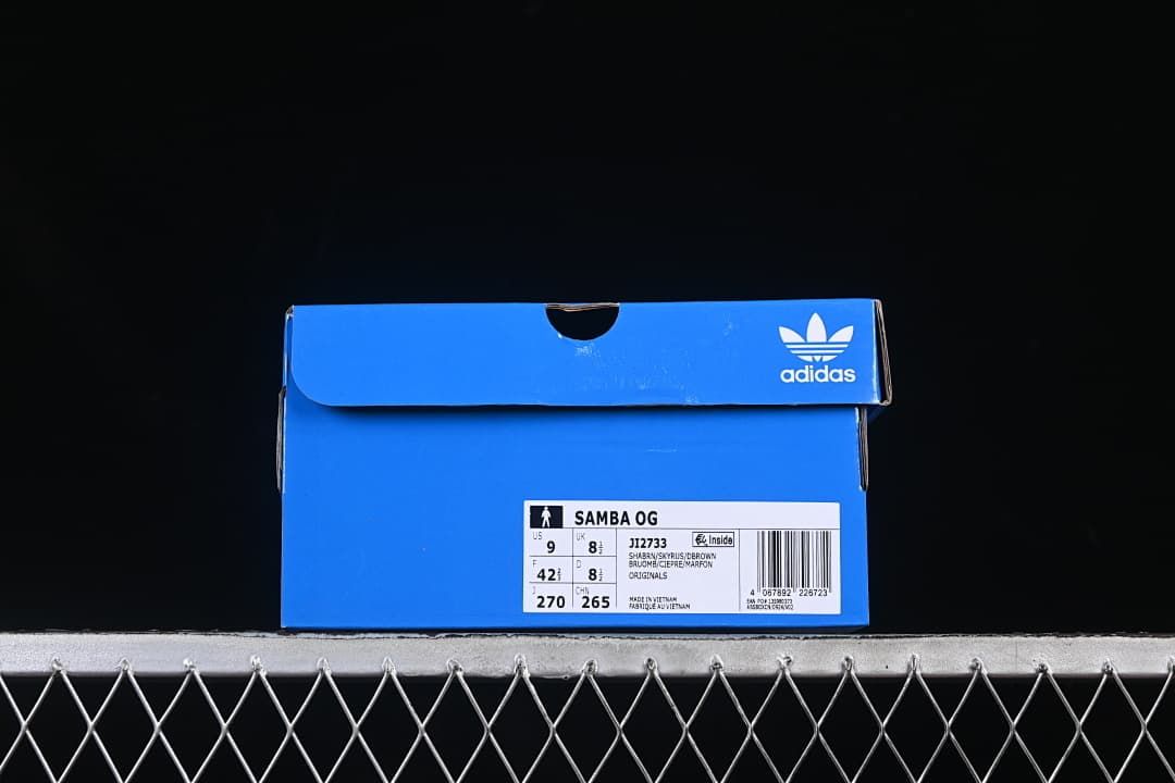 Samba OG shoebox label showing style code JI2733 and sample size EU 42 2/3.