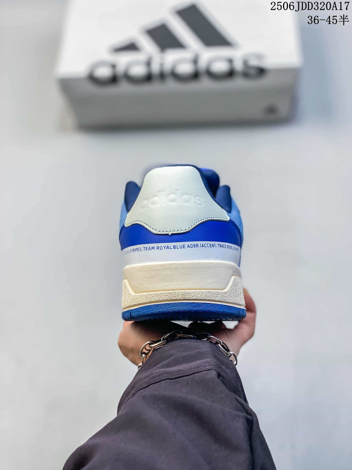 Rear view of the sneaker with blue heel details