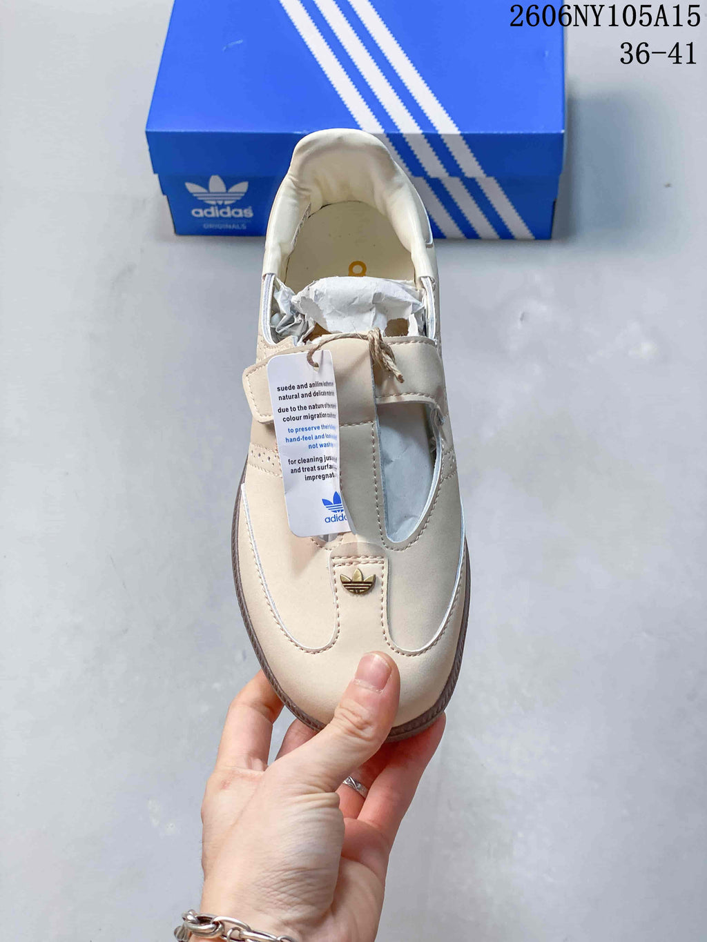 Top view of the beige Samba Jane sneaker and its hook-and-loop strap.