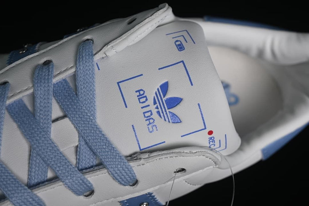 Close-up of the tongue branding and pale blue laces.