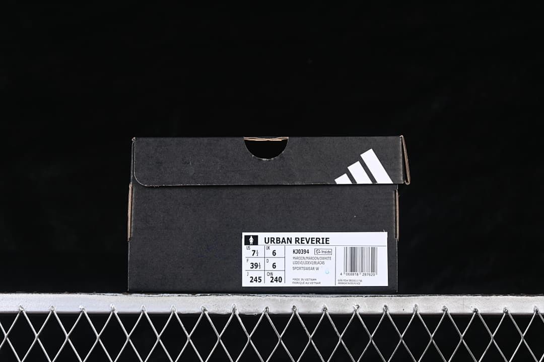 Shoe box label identifying Urban Reverie KJ0394 and displaying EU 39 1/3