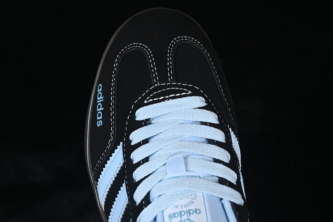 Top view of the black toe, contrast stitching and light blue laces