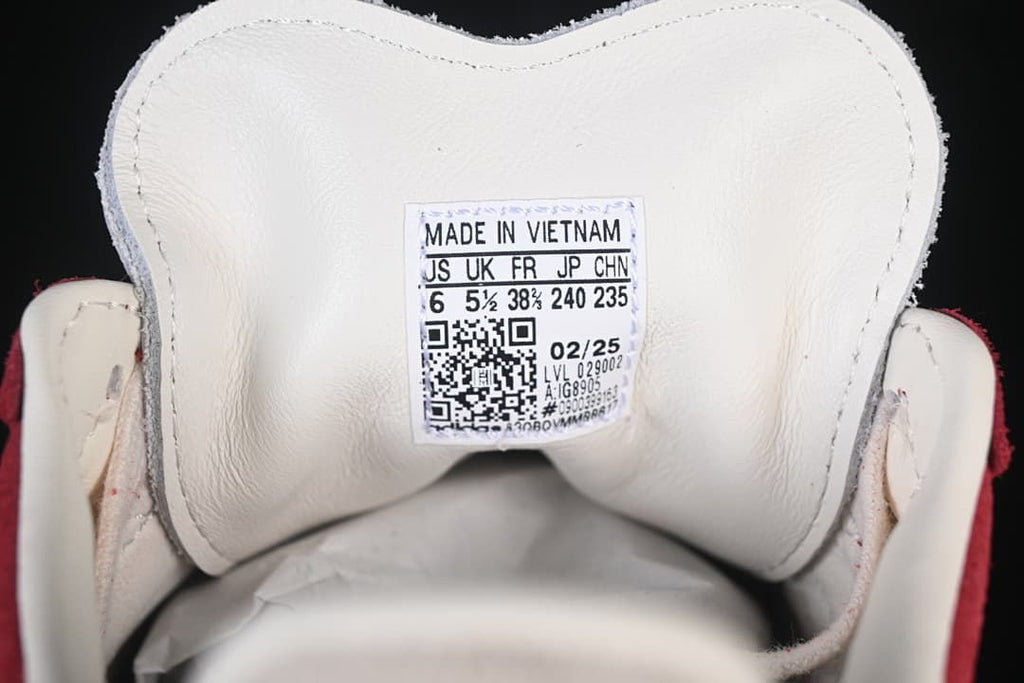 Interior tongue size label showing size details and product code