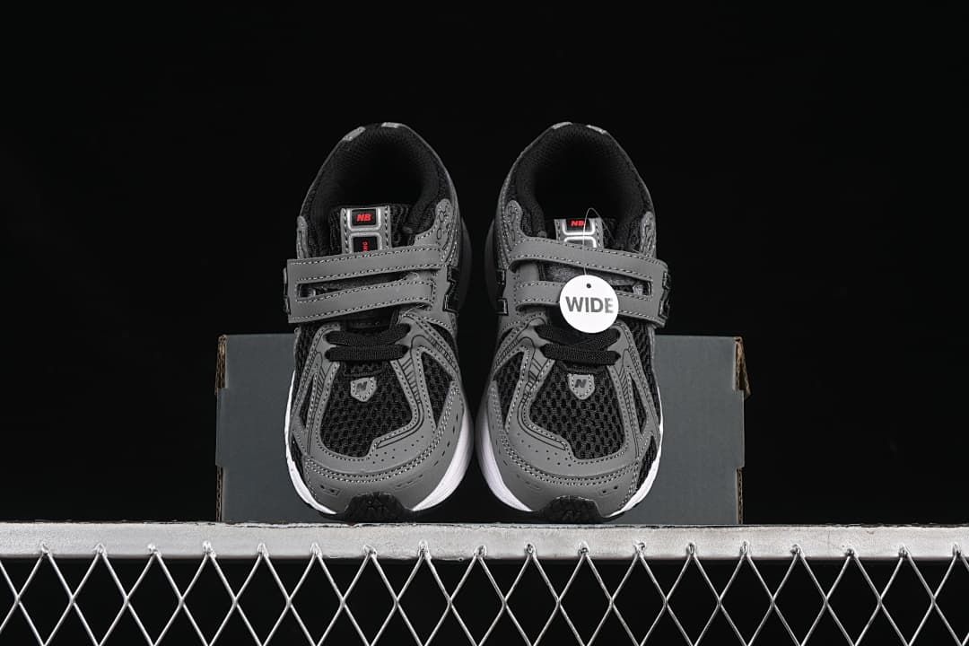 Front view of the pair with gray straps, black uppers, and white midsoles.