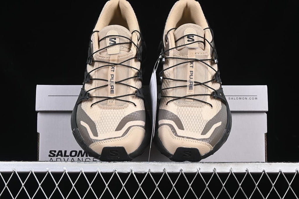 Front view of the pair displayed on the shoe box