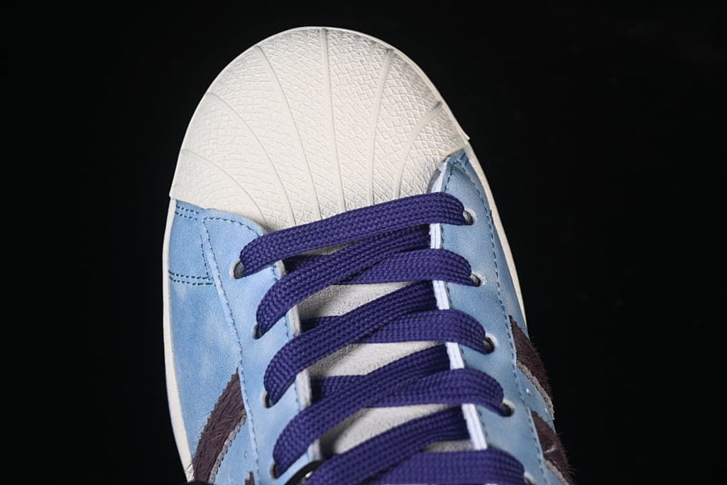Top view of the shell toe and dark purple laces