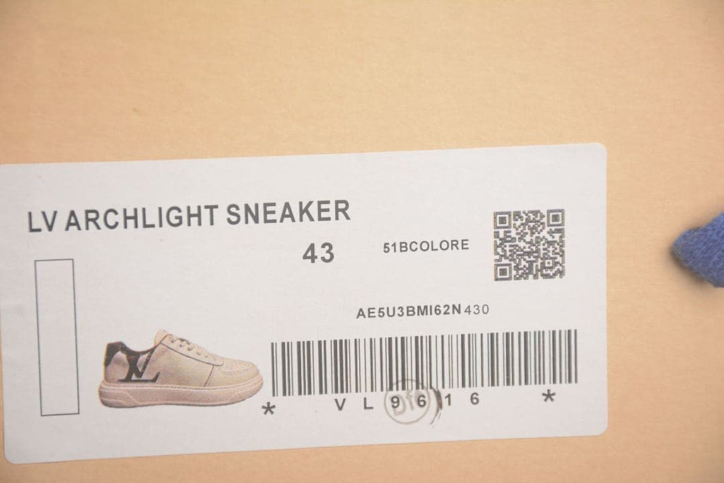 Shoebox label reading LV ARCHLIGHT SNEAKER, size 43