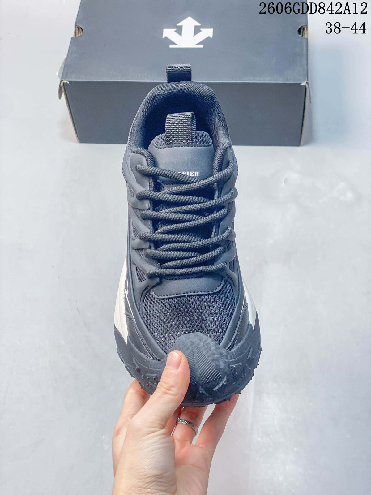 Front view of a gray lace-up DESCENTE sneaker showing its mesh-look toe panel.
