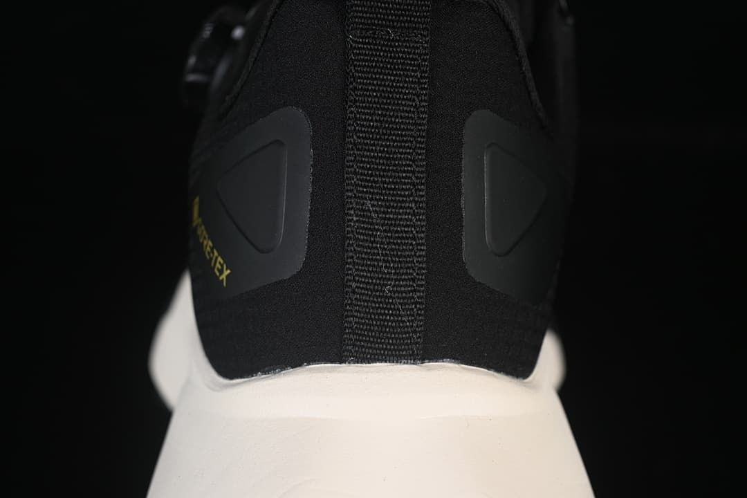 Rear view showing the heel pull tab and contrasting midsole.