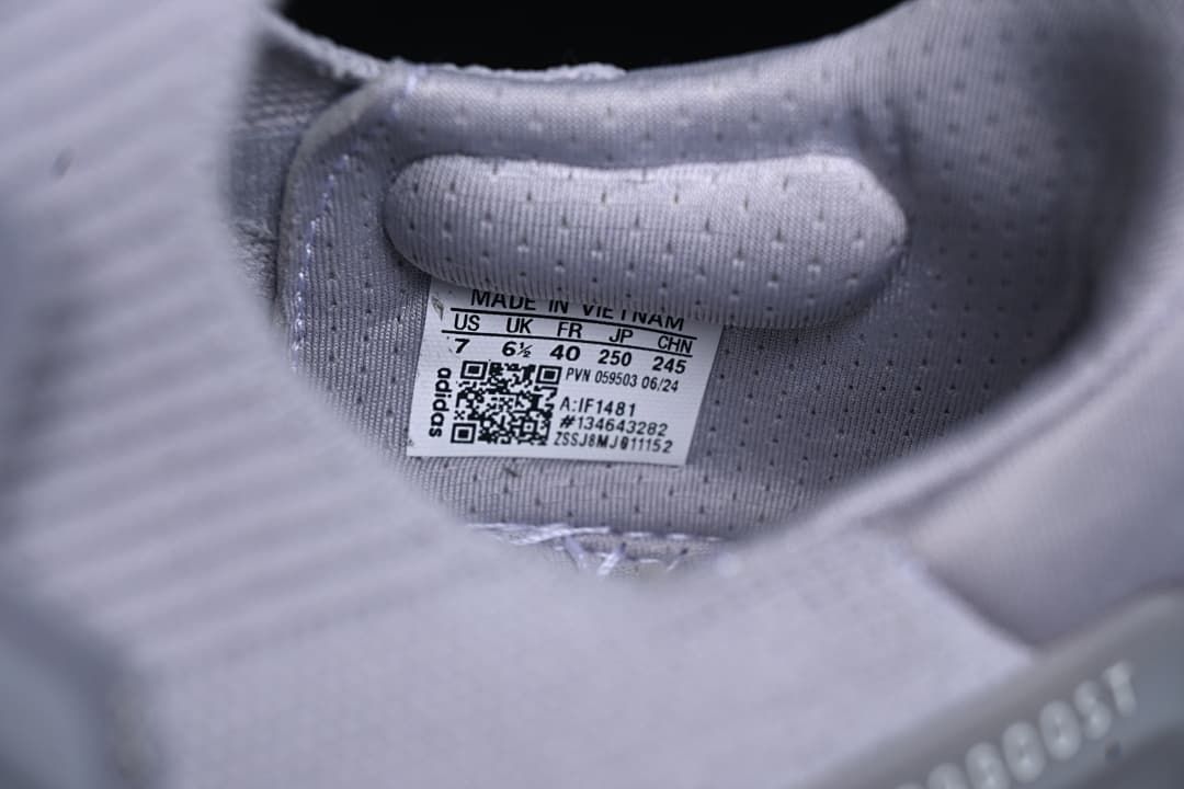 Shoe size label showing US 7, UK 6.5, EU 40, JP 250, and CN 245