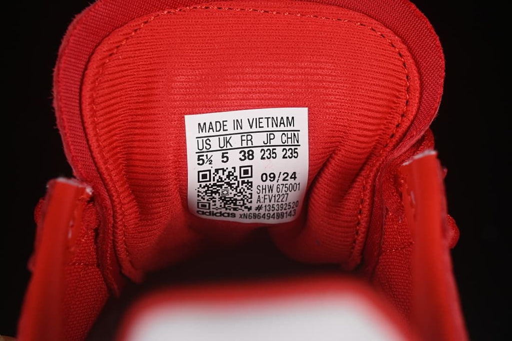 Tongue label showing size conversions and model identification FV1227