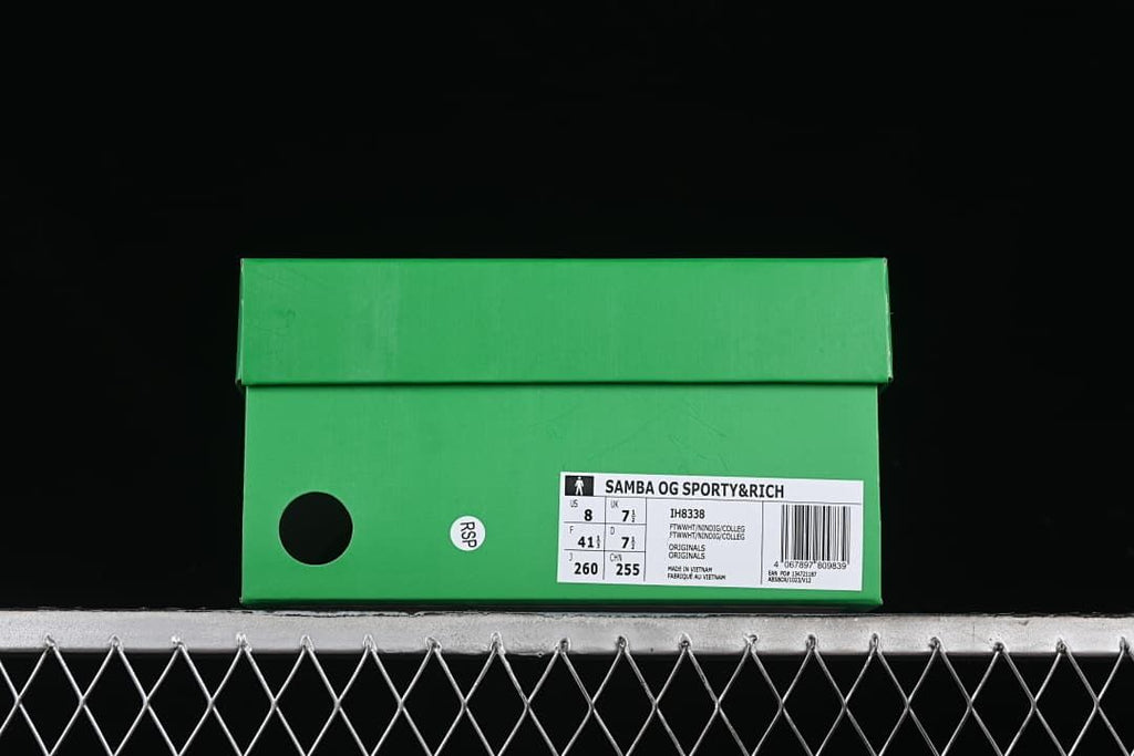 Green shoe box label identifying Samba OG Sporty & Rich, style IH8338, and a sample size