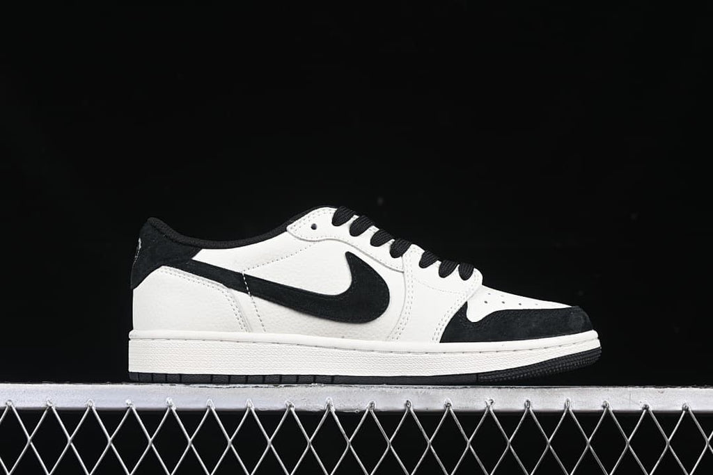 Side profile highlighting the black-and-white panels and low-top shape.