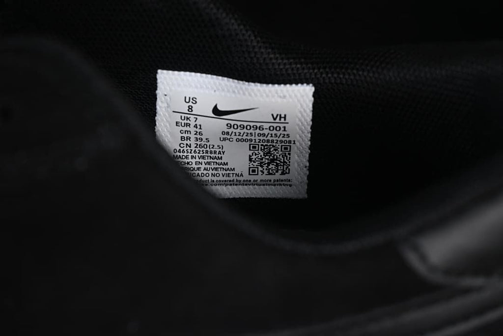 Inside size label showing US 8, UK 7, EU 41 and product code 909096-001.