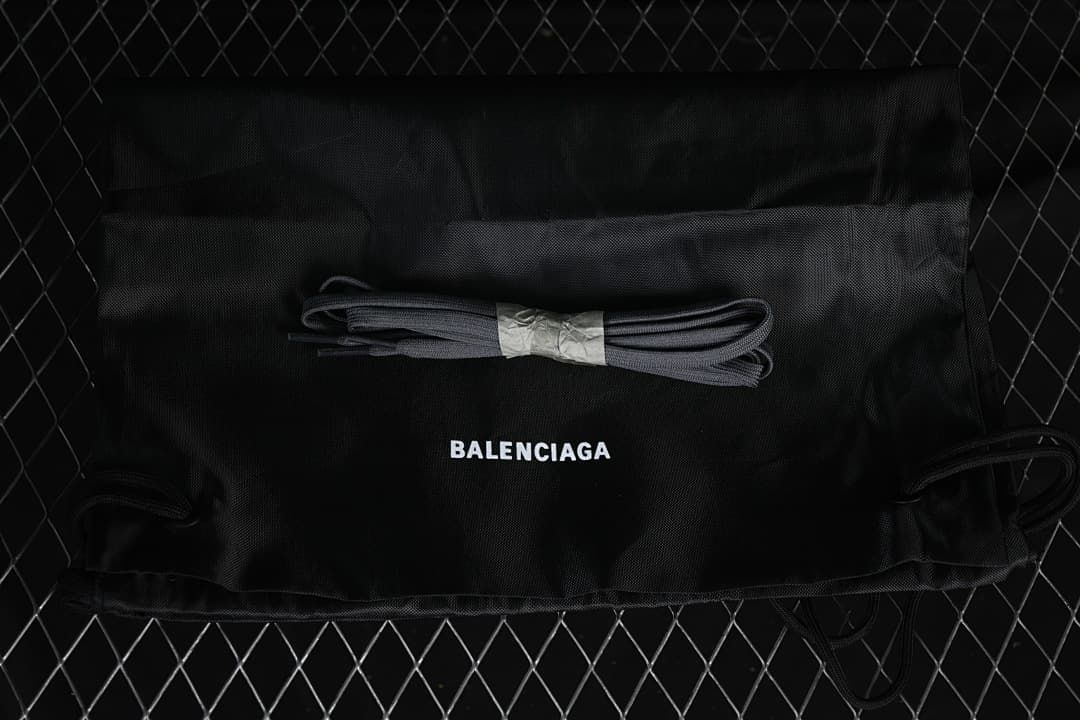 Black drawstring shoe bag and spare dark laces