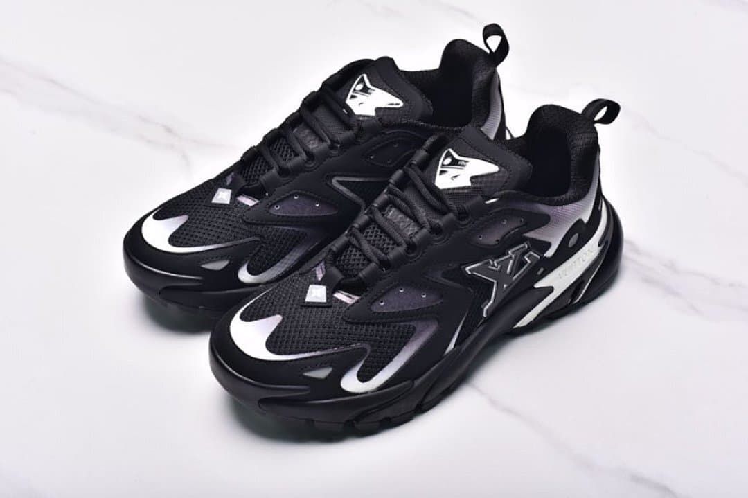 Angled view of a pair of black and white Runner Tatic sneakers