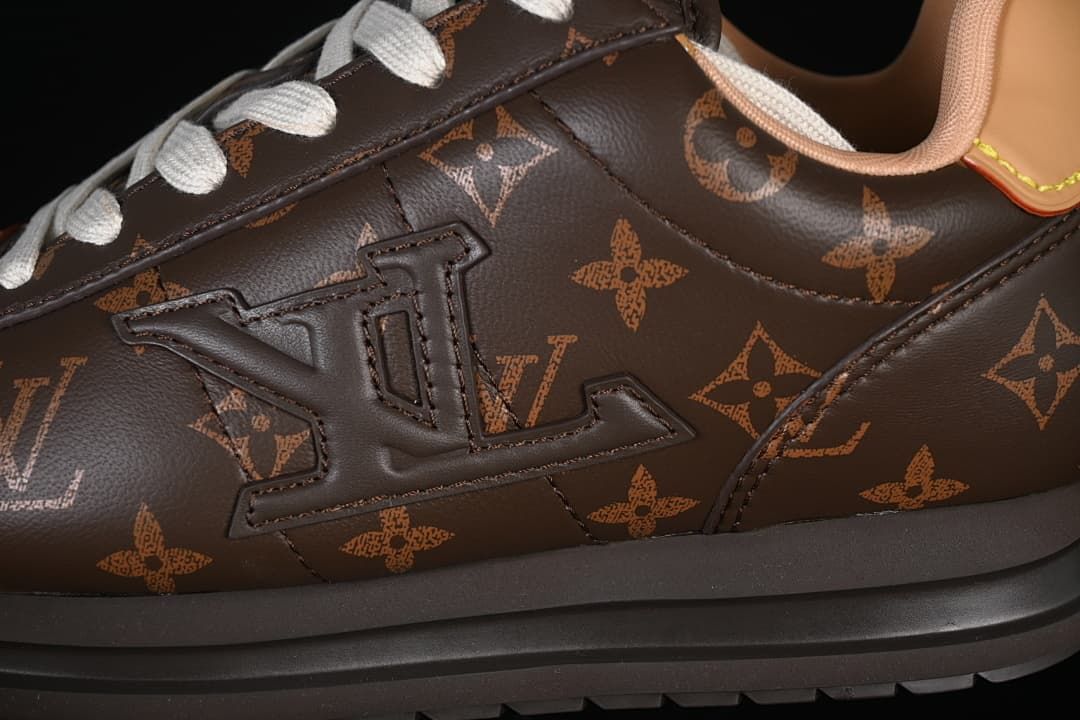 Close-up of the large side emblem, patterned upper, and layered sole.