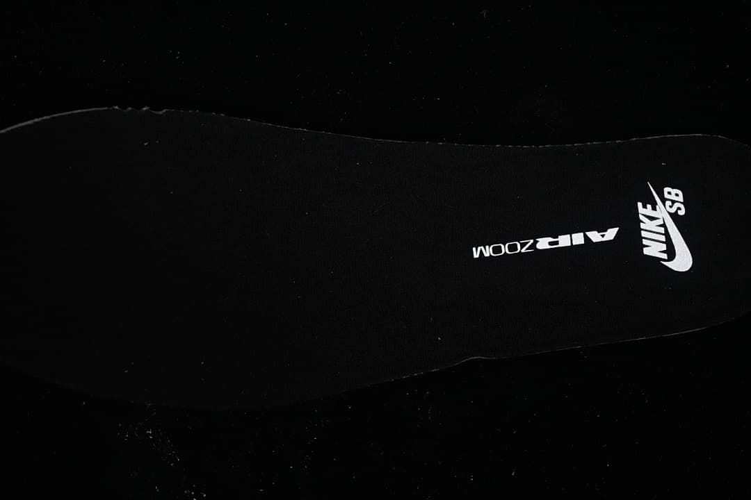 Black insole with Nike SB and Air Zoom branding