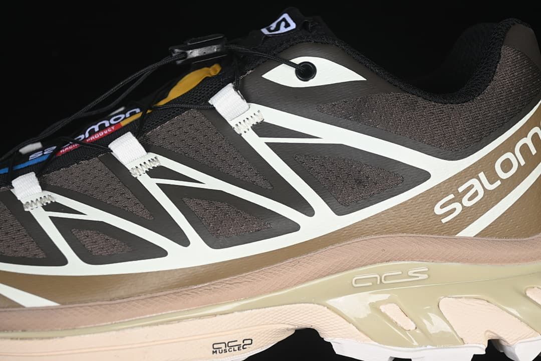 Close-up of the side panels, quick-lace system, and midsole details.