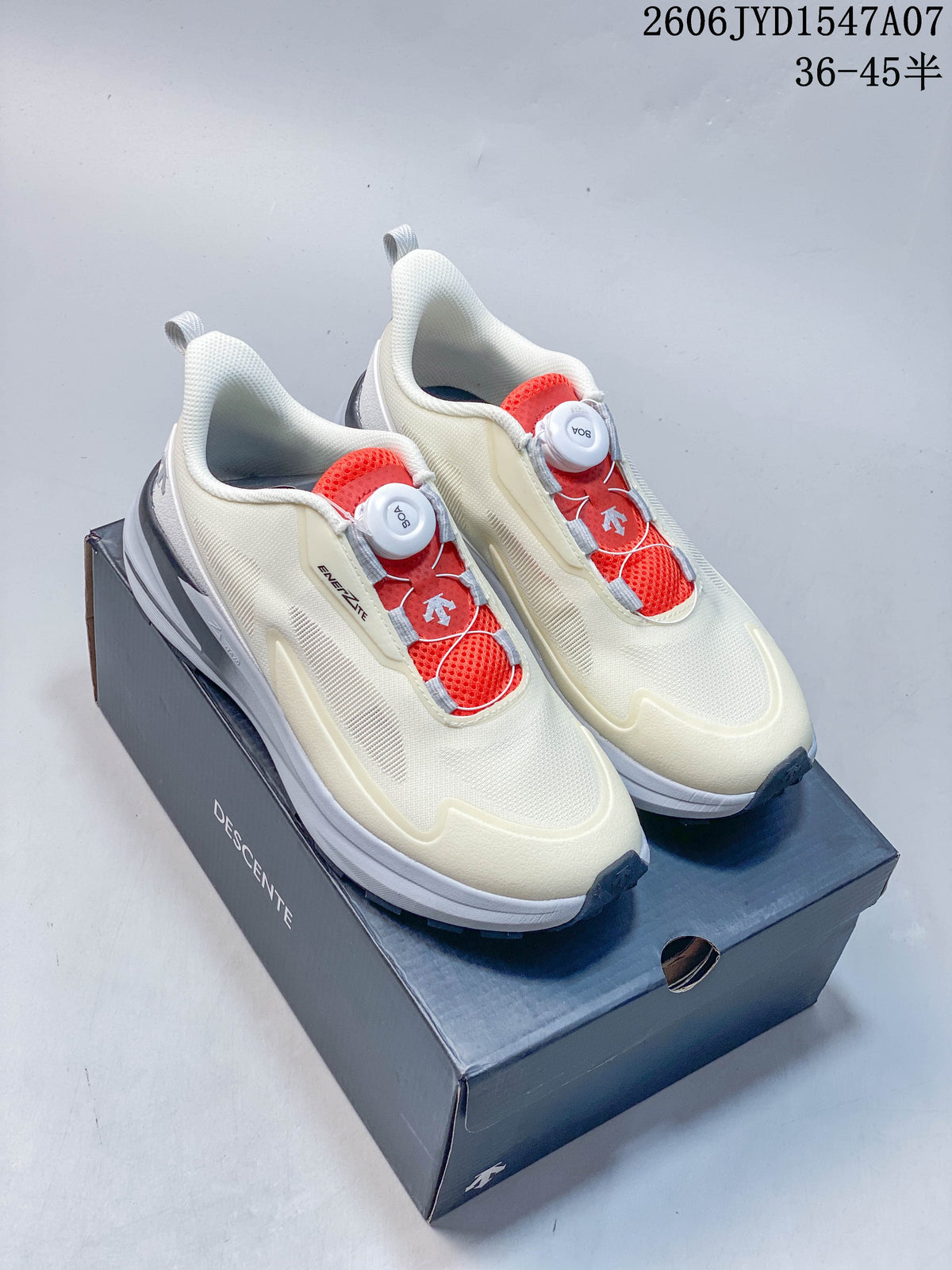 Pair of cream DESCENTE low-top running shoes with red dial-closure details, displayed on a shoe box.