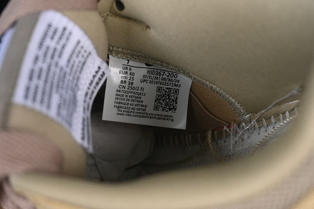 Interior size label showing EU 40 and style code HJ0367-200