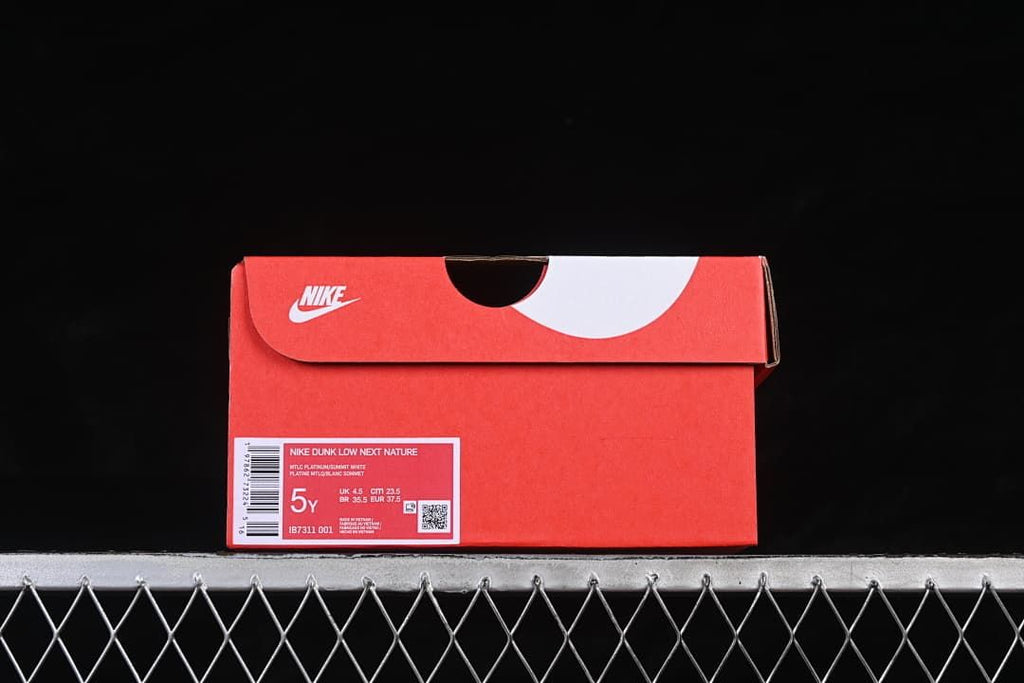 Shoebox label identifies Nike Dunk Low Next Nature, sample size 5Y and style code IB7311-001