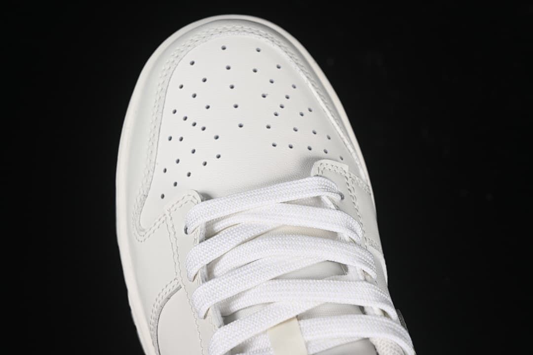 Top view of the perforated toe and laces