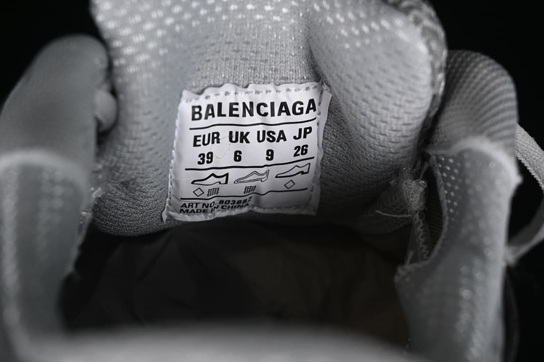 Tongue size label showing EU 39, UK 6, USA 9 and JP 26