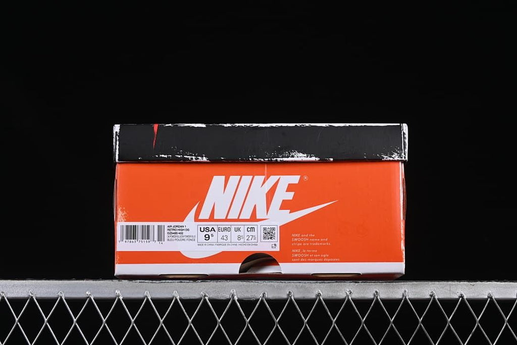 Shoebox label showing EU 43 and other size conversions