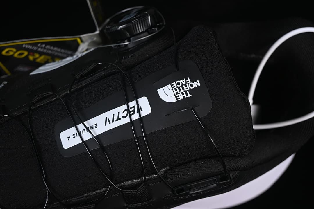 Top view of the tongue and dial-adjustable lacing system.
