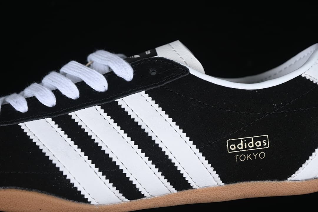 Close-up of the side stripes and Tokyo branding